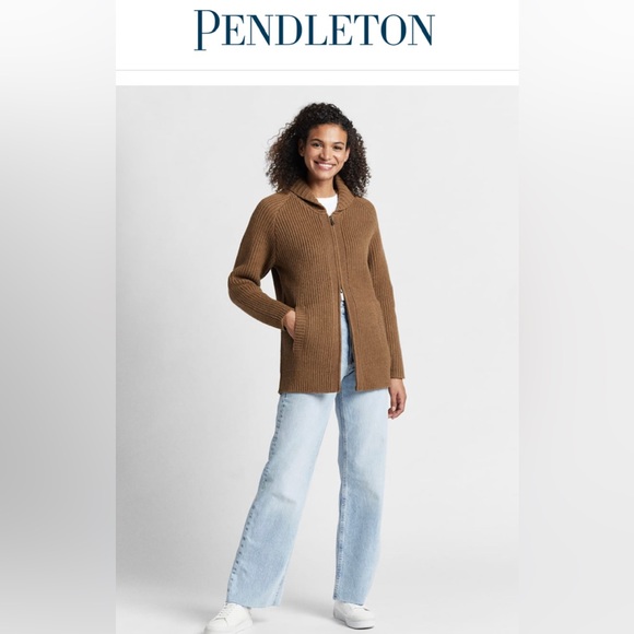 Pendleton Knit of thick, warm lambswool can double as a jacket with Two pockets - Picture 2 of 4